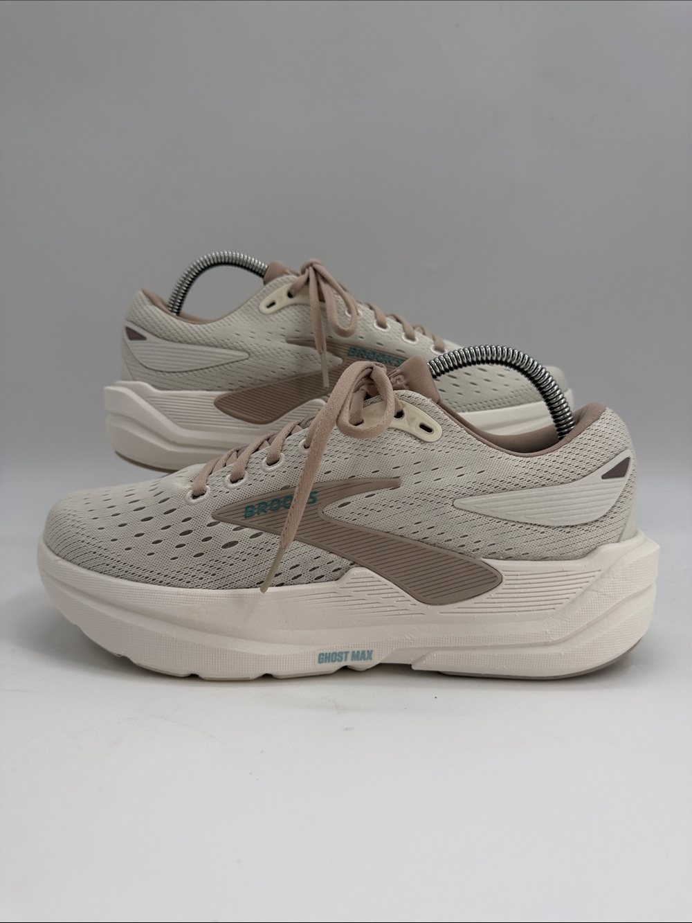 Brooks Ghost Max 2 Womens Size 9.0 Ivory White Athletic Running Shoes Sneakers